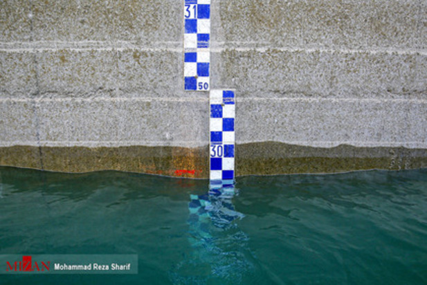 کاهش آب مخزن سد زاینده رود