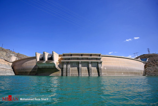 کاهش آب مخزن سد زاینده رود