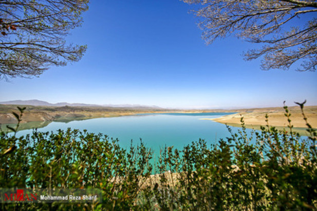 کاهش آب مخزن سد زاینده رود