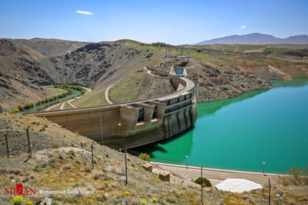 کاهش آب مخزن سد زاینده رود