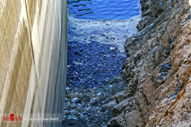 کاهش آب مخزن سد زاینده رود