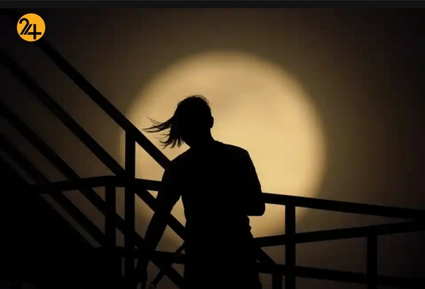 ابرماه صورتی