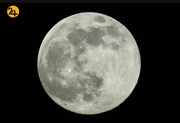 ابرماه صورتی