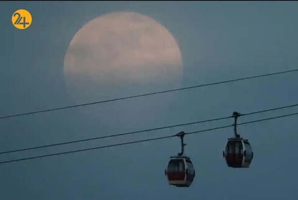 ابرماه صورتی