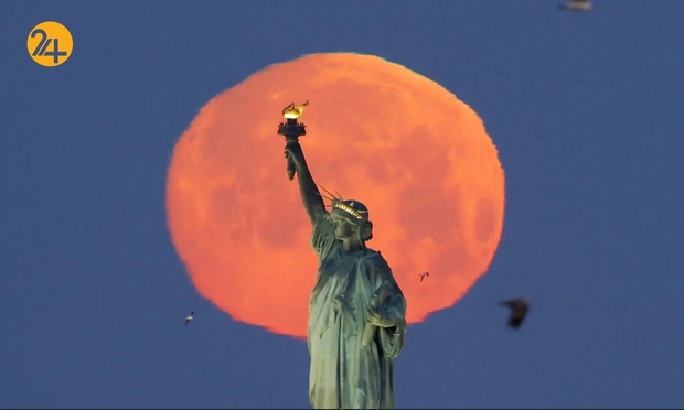 ابرماه صورتی