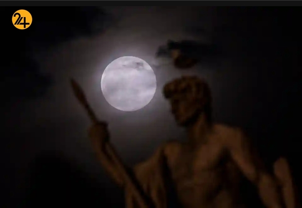 ابرماه صورتی