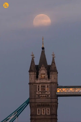 ابرماه صورتی