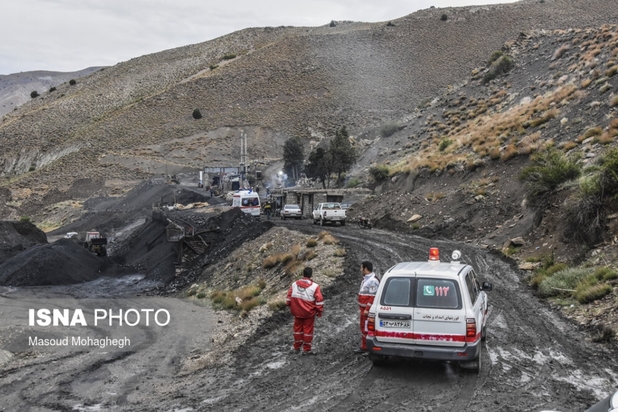 ادامه عملیات امداد و نجات کارگران معدن طزره