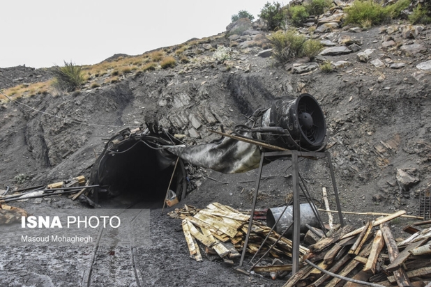 ادامه عملیات امداد و نجات کارگران معدن طزره