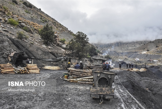 ادامه عملیات امداد و نجات کارگران معدن طزره