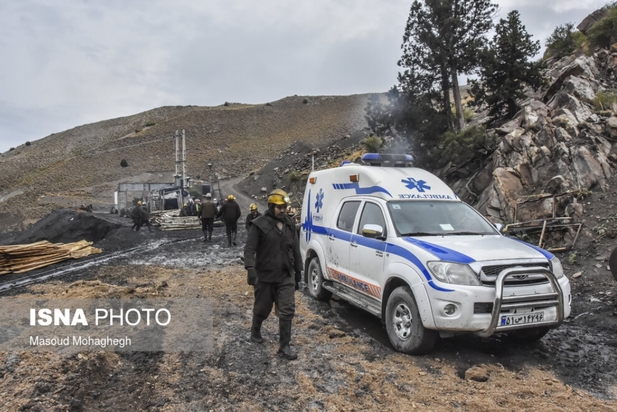 ادامه عملیات امداد و نجات کارگران معدن طزره