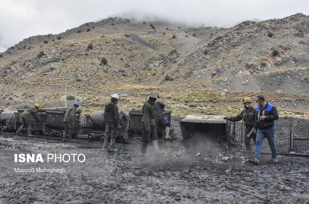ادامه عملیات امداد و نجات کارگران معدن طزره