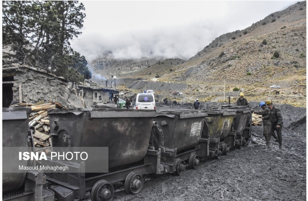 ادامه عملیات امداد و نجات کارگران معدن طزره