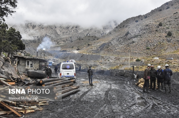 ادامه عملیات امداد و نجات کارگران معدن طزره