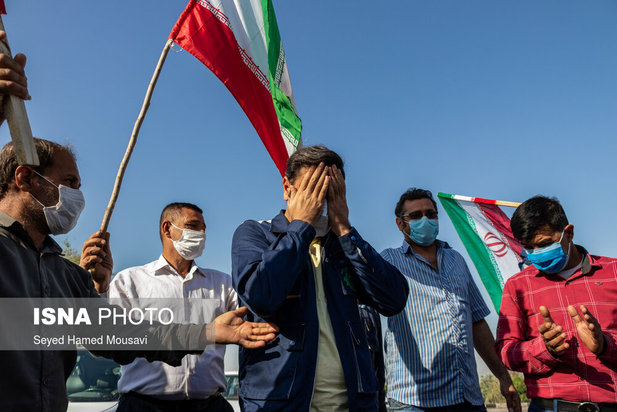 شادی کارگران هفت‌تپه پس از خلع ید مالک قبلی