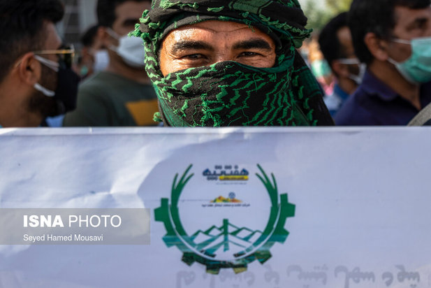 شادی کارگران هفت‌تپه پس از خلع ید مالک قبلی