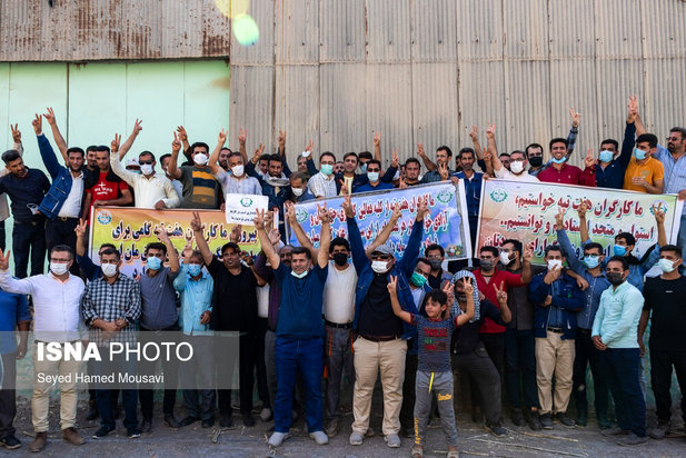 شادی کارگران هفت‌تپه پس از خلع ید مالک قبلی