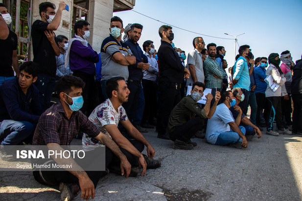 شادی کارگران هفت‌تپه پس از خلع ید مالک قبلی