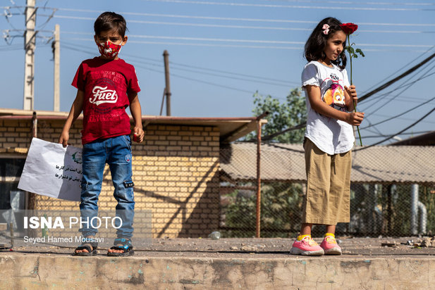 شادی کارگران هفت‌تپه پس از خلع ید مالک قبلی