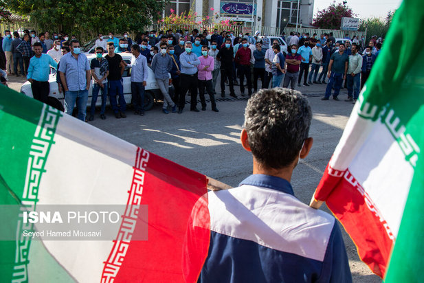 شادی کارگران هفت‌تپه پس از خلع ید مالک قبلی