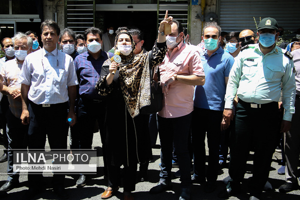 تجمع اعتراضی کلینیک‌ها و انجمن‌های ترک اعتیاد در مقابل سازمان و غذا و دارو