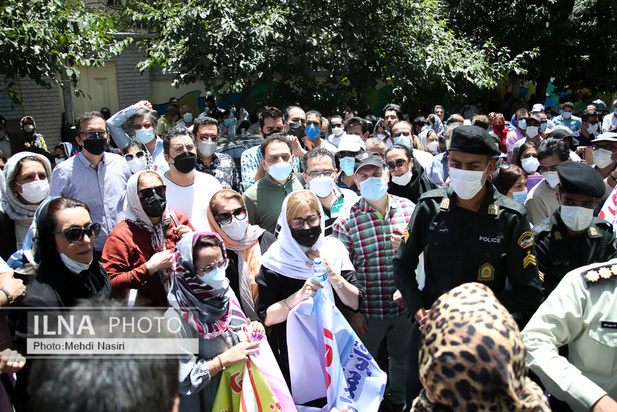 تجمع اعتراضی کلینیک‌ها و انجمن‌های ترک اعتیاد در مقابل سازمان و غذا و دارو