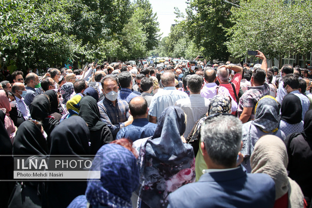 تجمع اعتراضی کلینیک‌ها و انجمن‌های ترک اعتیاد در مقابل سازمان و غذا و دارو