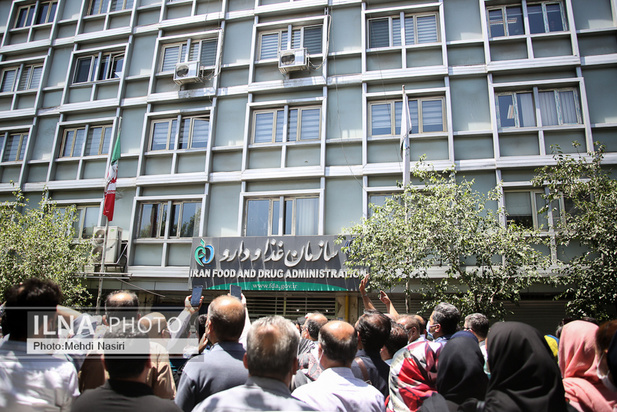 تجمع اعتراضی کلینیک‌ها و انجمن‌های ترک اعتیاد در مقابل سازمان و غذا و دارو