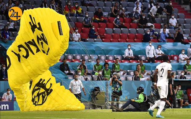 سقوط پاراگلایدر در ورزشگاه مونیخ