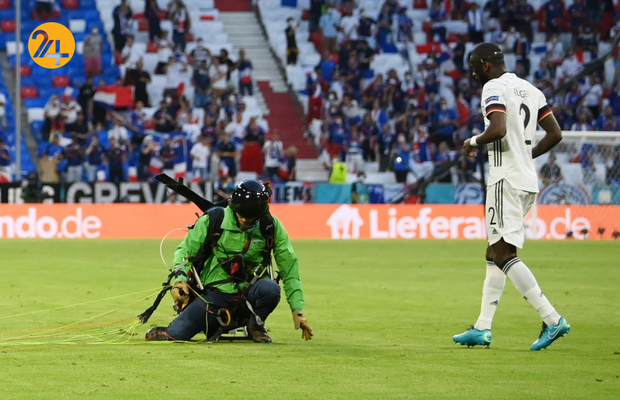 سقوط پاراگلایدر در ورزشگاه مونیخ