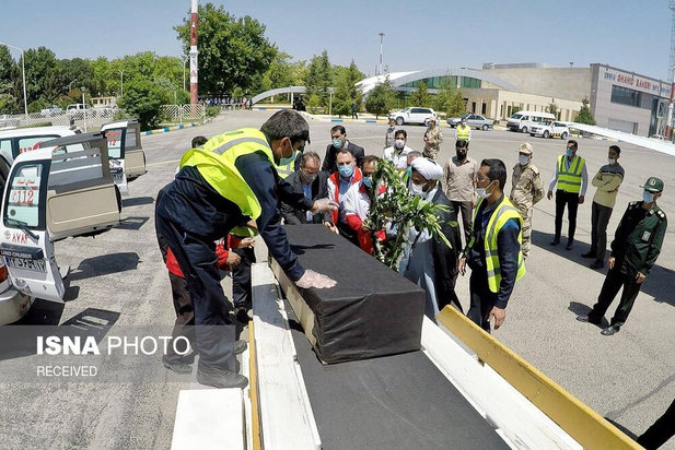 ورود قربانیان و مصدومان سانحه واژگونی اتوبوس خبرنگاران، به فرودگاه مهرآباد