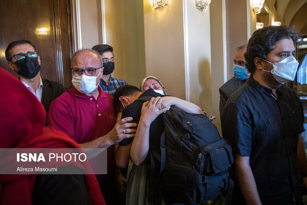 ورود قربانیان و مصدومان سانحه واژگونی اتوبوس خبرنگاران، به فرودگاه مهرآباد