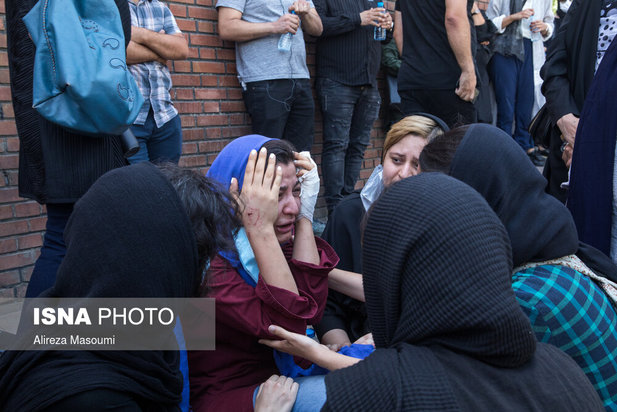 ورود قربانیان و مصدومان سانحه واژگونی اتوبوس خبرنگاران، به فرودگاه مهرآباد