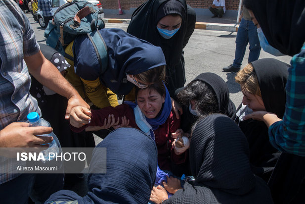 ورود قربانیان و مصدومان سانحه واژگونی اتوبوس خبرنگاران، به فرودگاه مهرآباد