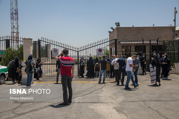 ورود قربانیان و مصدومان سانحه واژگونی اتوبوس خبرنگاران، به فرودگاه مهرآباد