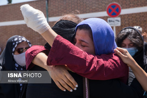 ورود قربانیان و مصدومان سانحه واژگونی اتوبوس خبرنگاران، به فرودگاه مهرآباد