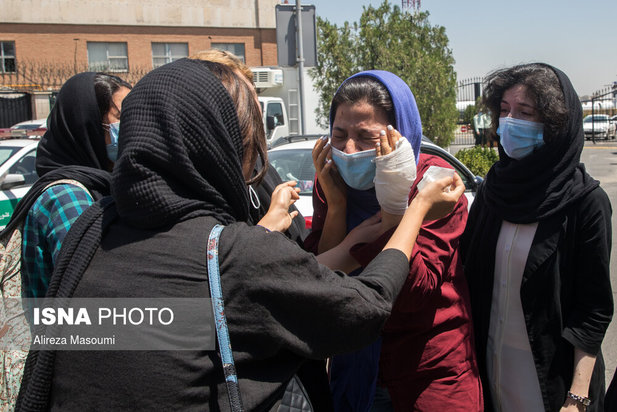 ورود قربانیان و مصدومان سانحه واژگونی اتوبوس خبرنگاران، به فرودگاه مهرآباد