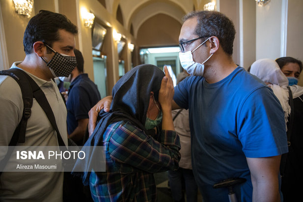 ورود قربانیان و مصدومان سانحه واژگونی اتوبوس خبرنگاران، به فرودگاه مهرآباد