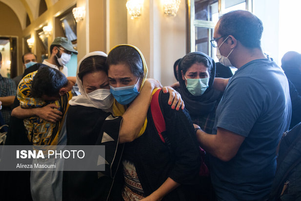 ورود قربانیان و مصدومان سانحه واژگونی اتوبوس خبرنگاران، به فرودگاه مهرآباد