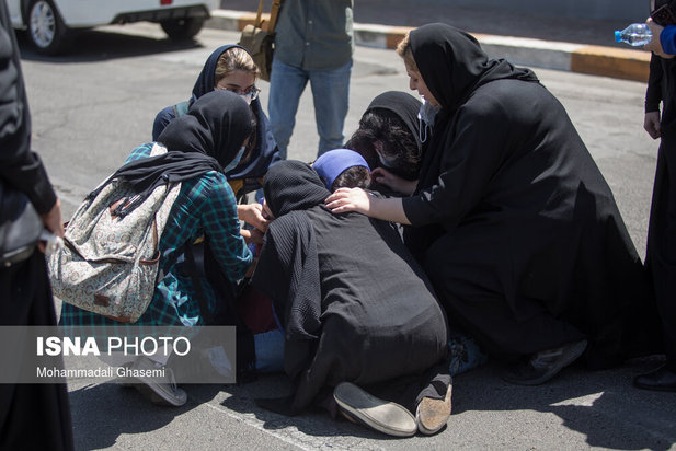 ورود قربانیان و مصدومان سانحه واژگونی اتوبوس خبرنگاران، به فرودگاه مهرآباد