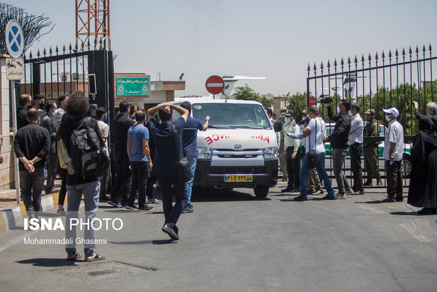 ورود قربانیان و مصدومان سانحه واژگونی اتوبوس خبرنگاران، به فرودگاه مهرآباد