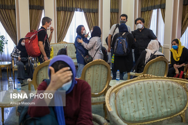 ورود قربانیان و مصدومان سانحه واژگونی اتوبوس خبرنگاران، به فرودگاه مهرآباد