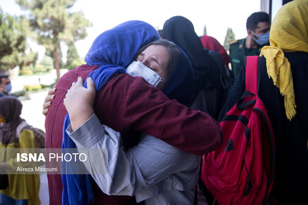 ورود قربانیان و مصدومان سانحه واژگونی اتوبوس خبرنگاران، به فرودگاه مهرآباد