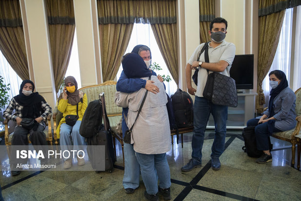 ورود قربانیان و مصدومان سانحه واژگونی اتوبوس خبرنگاران، به فرودگاه مهرآباد