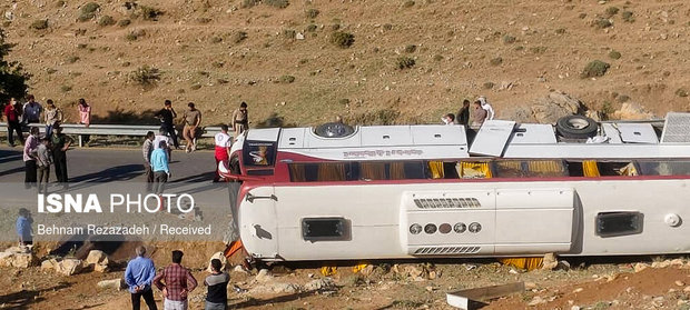 تصاویر اتوبوس واژگون شده خبرنگاران در ارومیه