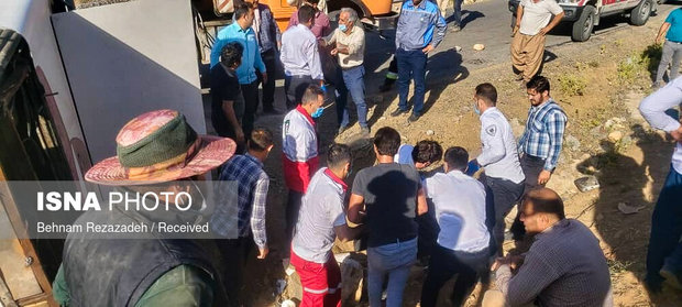 تصاویر اتوبوس واژگون شده خبرنگاران در ارومیه