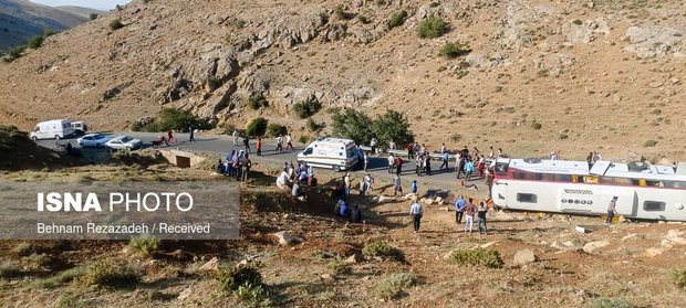 تصاویر اتوبوس واژگون شده خبرنگاران در ارومیه