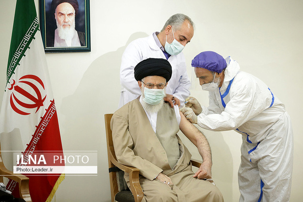 دریافت دُز اول واکسن ایرانی کوو برکت توسط رهبر انقلاب