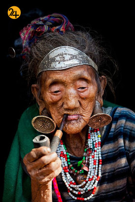 زنان سالخورده با چهره‌های خاص