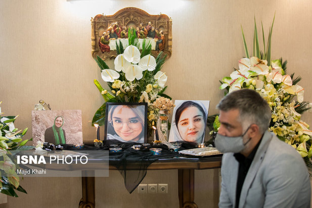 حضور جمعی از مسئولین در منزل خبرنگاران جانباخته